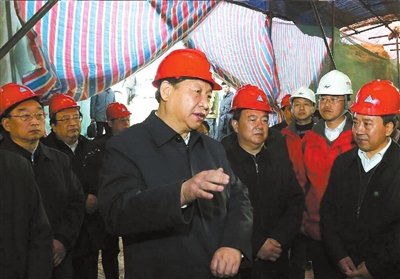 昨天，習(xí)近平在甘肅東鄉(xiāng)察看滑坡重建現(xiàn)場(chǎng)。新華社發(fā)